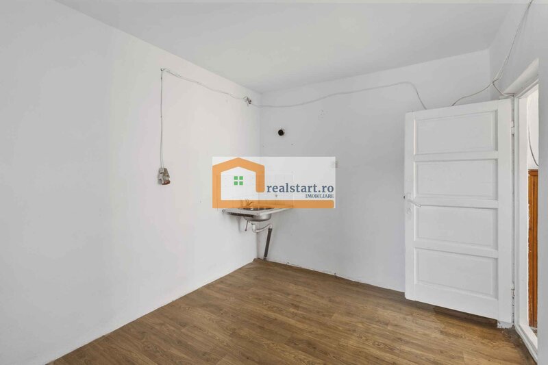 Codlea, depozite si teren 1,7 ha, 5.600 mp cladiri, D 155ml la DJ112A, acces E60